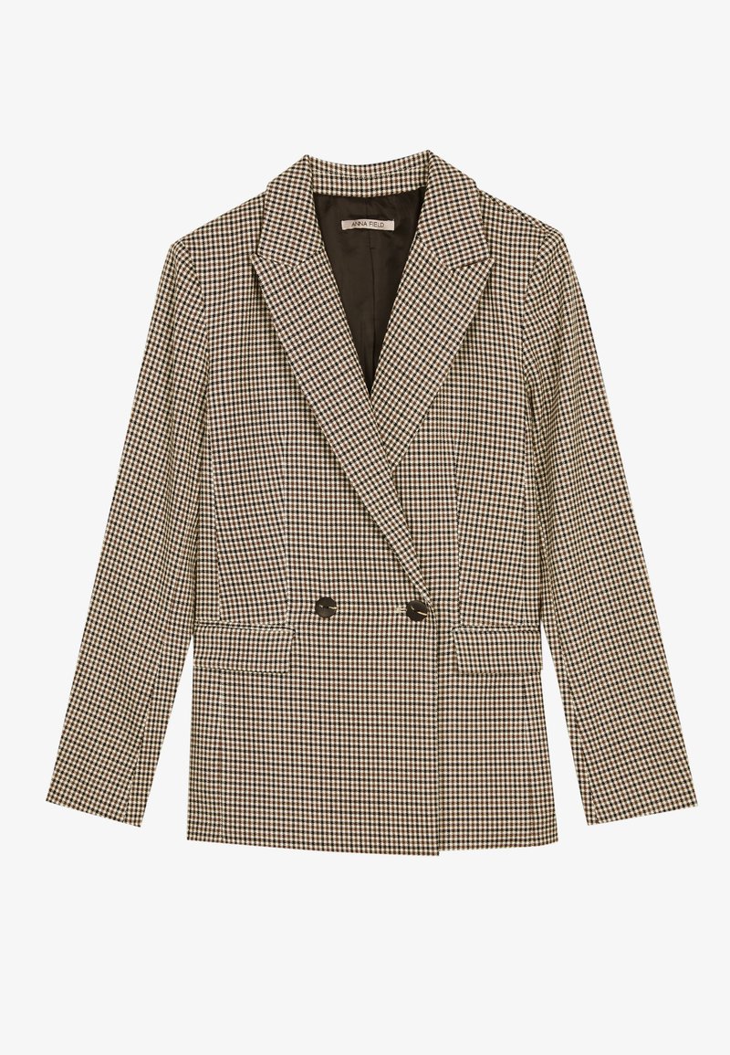 Dvoredni sako u smešano-crnoj kockastoj šari, s reverima, bočnim džepovima i blago teksturiranim materijalom.