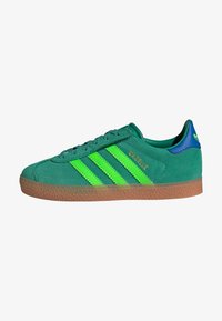 Atlasīts, semi court green   solar green   blue bird