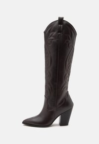 Неизбран, dark brown