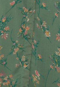 Vero Moda VMKAYA  - Blusa com botões - laurel wreath vega