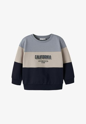Kinder sweatshirt met lange mouwen in blauw, beige en marineblauw kleurvlakken, voorzien van de opdruk "CALIFORNIA Original Urban Brand EST. 1986" op de voorkant.