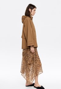 Bimba Y Lola Impermeabile - marron claro