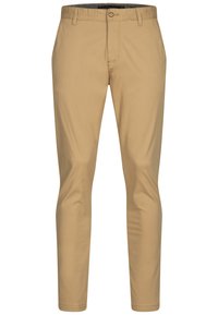Slim-fit beige chinos dengan penutupan kancing depan dan ritsleting, saku samping, dan loop sabuk, ditampilkan di latar belakang putih.