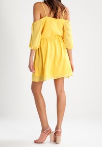 BCBGeneration Hverdagskjole - yellow