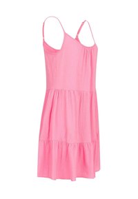 Vaaleanpunainen ilmanhihaine mekko, joka on valmistettu teksturoidusta kankaasta. Mekossa on gatheroitu bodice ja kerroksellinen helma, jossa on säädettävät hihnat.