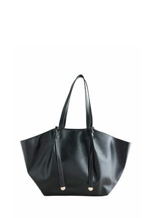 Schwarze Leder-Tote-Tasche mit zwei langen Schulterriemen und weitem, offenem Oberteil, dargestellt vor weißem Hintergrund.