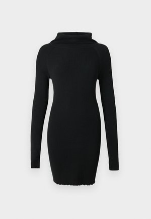 Fekete bordázott kötött ruha álló gallérral és hosszú ujjakkal, testhez simuló sziluettel és enyhén fodros szegéllyel.