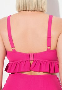 Ulla Popken STRUCTURE RUCHÉ BONNETS SOUPLES BRETELLES RÉGLABLES SET - Bikini - pink
