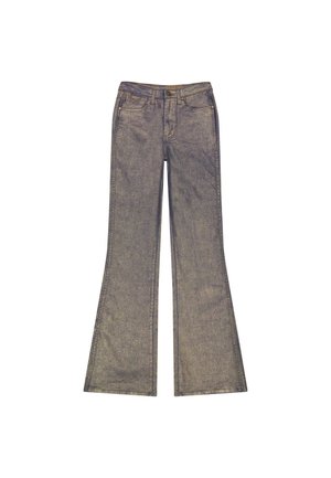 Jean évasé en denim bleu métallique clair avec une texture lisse, doté d'une fermeture à boutons et d'un design à cinq poches.