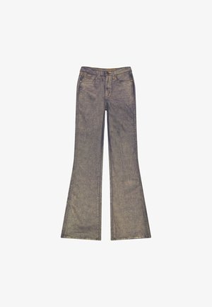 Flared jeans in a light metallic blue denim with a smooth texture, featuring a buttoned fly and five-pocket design.