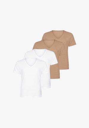 Vier schlichte V-Ausschnitt-T-Shirts gestapelt, zwei weiße vorne und zwei beige hinten, auf weißem Hintergrund dargestellt.