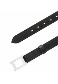 Schwarzer Leder Gürtel mit einer quadratischen silbernen Schnalle, die eine glatte Textur, eine spitze Endung und mehrere Einstellungslöcher aufweist.