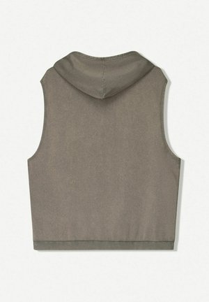 Haut à capuche sans manches couleur vert olive, fabriqué en tissu doux au toucher lisse. Dispose d'une capuche et d'un ourlet droit.