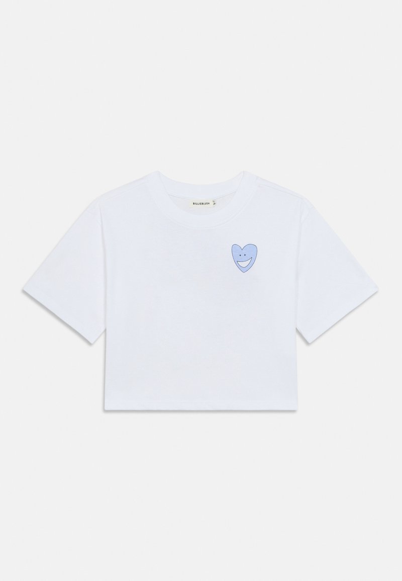 Λευκό κοντό t-shirt από βαμβάκι, με ένα ανοιχτό μπλε καρδιά με χαμογελαστό πρόσωπο στο αριστερό μέρος του στήθους. Κοντά μανίκια.