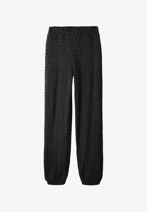 Pantalon large noir texturé avec une taille élastique. Présente un motif subtil avec une finition douce et froissée.