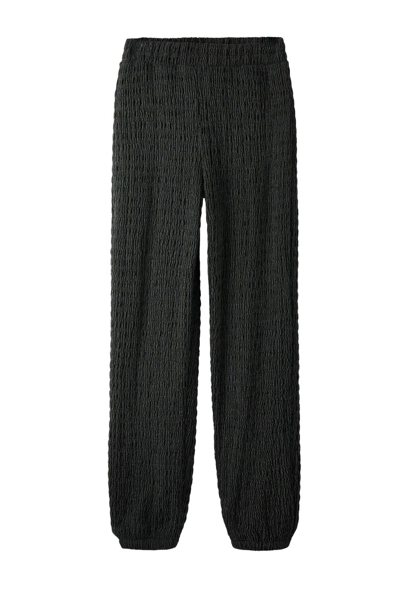 Pantalon large noir texturé avec une taille élastique. Présente un motif subtil avec une finition douce et froissée.