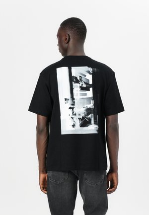 BOSS - T-shirt z nadrukiem