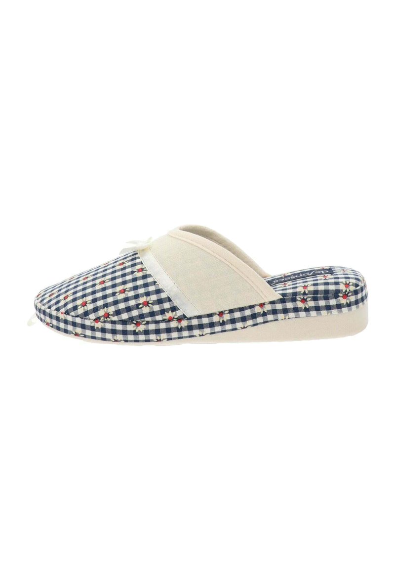 Zapatilla de cuadros de gingham en azul marino y blanco con ribete beige, acentos florales, suela plana y construcción de tela suave. Diseño de talón abierto.