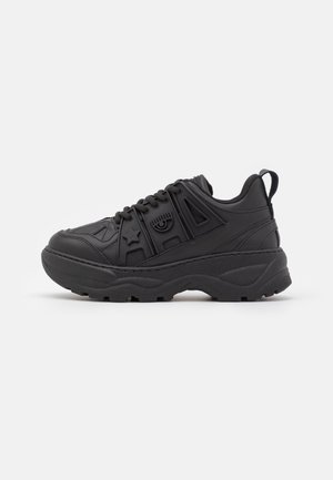 Trainers - black