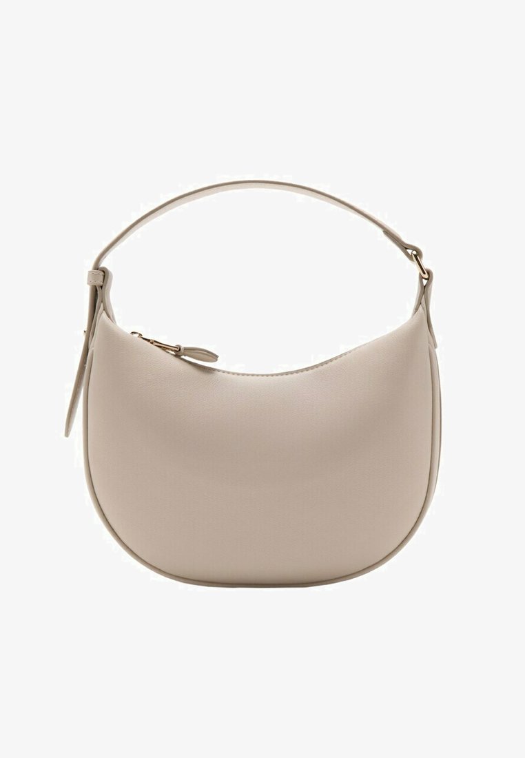 Sac à main beige en forme de croissant avec une sangle réglable unique et une fermeture éclair sur le dessus avec des ferrures dorées.