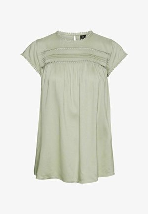 Top verde chiaro a maniche corte con scollatura rotonda, pannello frontale testurizzato e bordo in pizzo su maniche e colletto. Forma fluida a A.