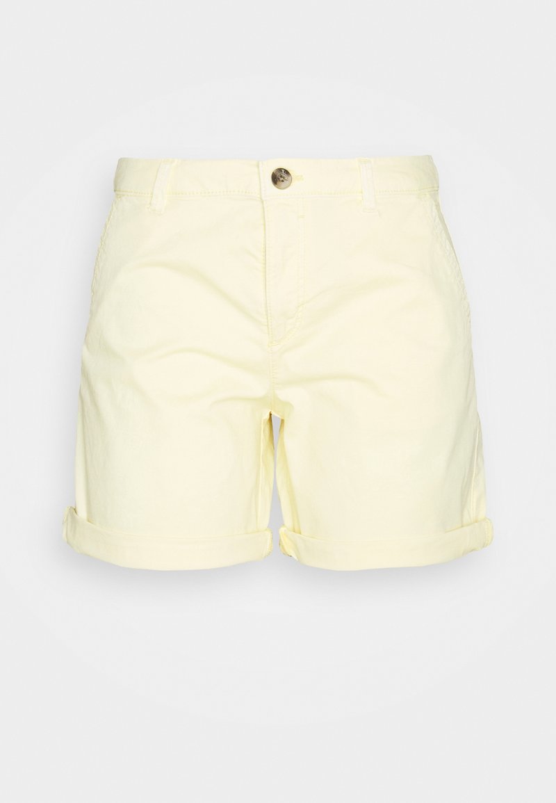 Shorts en coton jaune clair avec revers roulés, bouton sur le devant, fermeture éclair et passants de ceinture sur un fond uni.