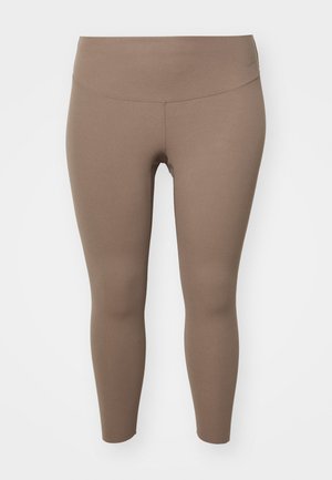 Ruske elastiske leggins med høy midje, glatt tekstur og slim fit-design som smalner inn ved anklene; egnet for aktiv bruk.