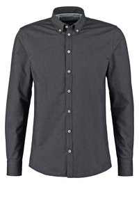 Chemise à manches longues gris foncé, boutonnée avec col structuré, coupe régulière et boutons contrastants. Texture de tissu lisse avec peu de détails.