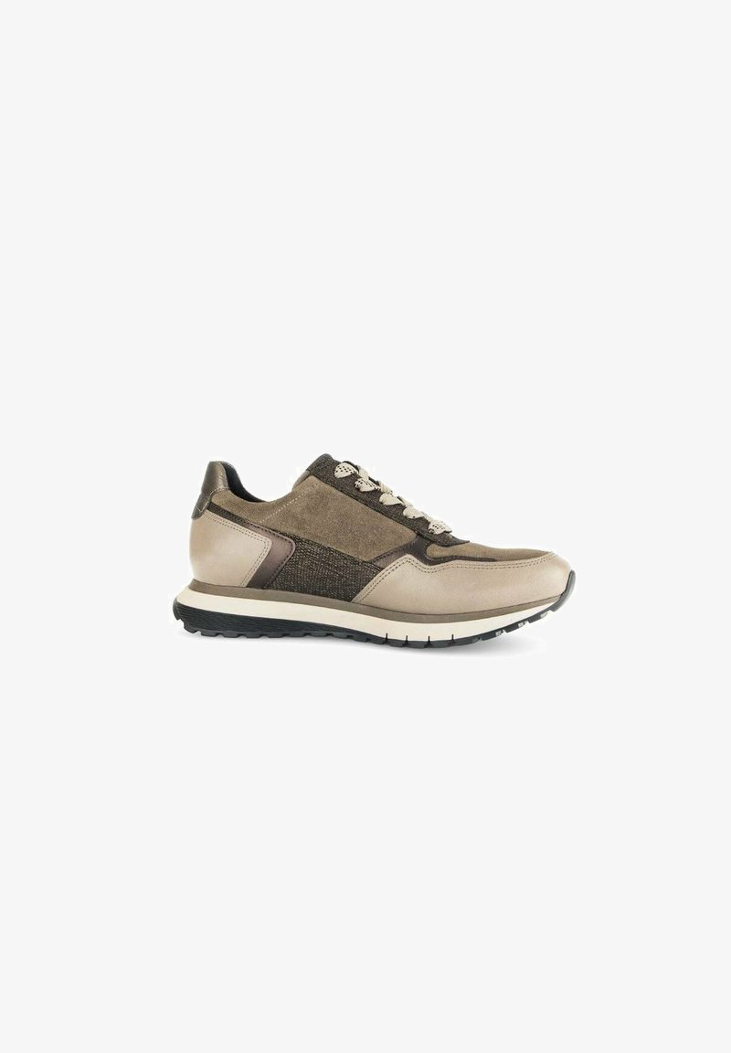 Beige en bruine sport schoenen met een bovenwerk van leer en stof, met mesh details, vetersluiting en een duurzame rubberen zool.