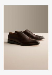 Unselected, dark brown
