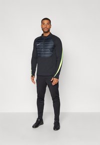 Nike Performance TOP - Langarmshirt - black/volt