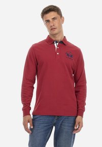Polo - red dahlia