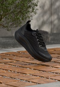 Επιλέχθηκε, triple black