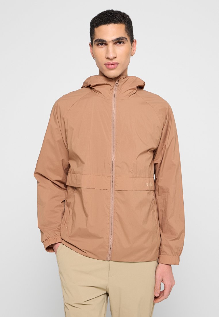 NN.07 Lichte jas tan