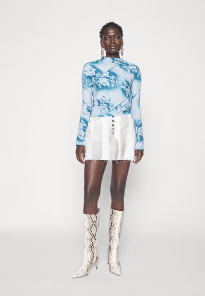 Ioannes BIAS - Longsleeve - sprayed blue