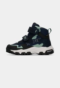 Dziecięce buty do wędrówki z wodoodporną cholewką GORE-TEX w kolorze granatowym z zielonym kamuflażem, z podwójnym zapięciem na rzepy, wzmocnioną gumową podeszwą i brandem Michelin.