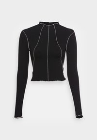 Svart långärmad topp med hög krage, med kontrastsydda detaljer och en kortad fåll. Tyget är slätt med lätt stretch.