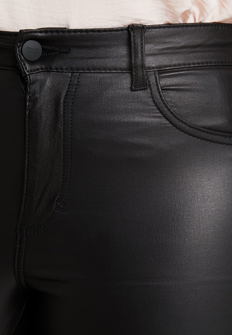 ONLY Carmakoma CARPUNK COATED - Broek - black/Zwart - Zalando.nl