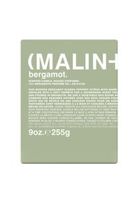 Grüner quadratischer Kerzenbehälter mit weißem Text. Aufschrift: "Bergamot," 9oz, 255g. Das Etikett enthält Produktdetails, Anwendungshinweise und Duftbeschreibung.