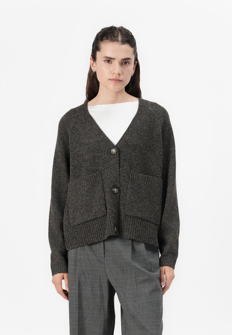 Vero Moda BOOM LS V-NECK BUTTON NOOS - Vest - chocolate torte
