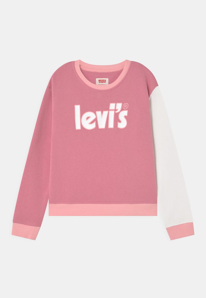 Sweatshirt rose avec une manche droite blanche, bords côtelés, et un grand logo "levi's" blanc centré sur le devant.