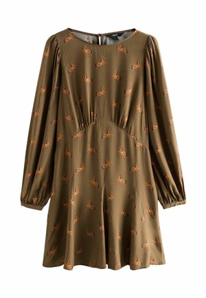 Vestido verde oliva de manga larga con cintura fruncida y estampado integral de pequeños caballos marrones.