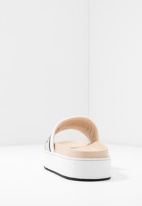 Calvin Klein Platt slip-in - nude