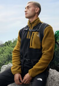 The North Face M YUMIORI 1/4 ZIP - Pulover iz flisa - black/moss green