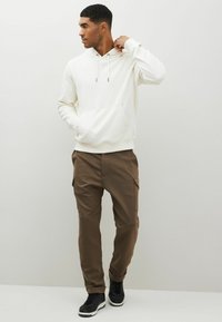 Next STANDARD - Majica s kapuljačom - ecru white