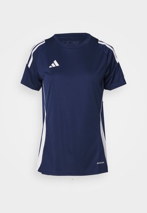 Camiseta deportiva azul marino con paneles laterales blancos y tres rayas blancas en los hombros. Hecha de material ligero y que absorbe la humedad.
