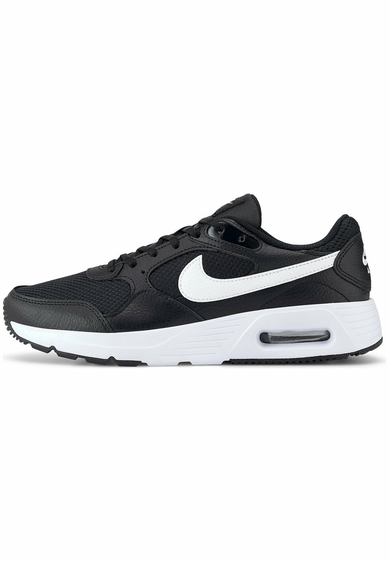 Chaussure de sport noire avec des matériaux en mesh et cuir lisse. Comprend le logo Nike blanc, un col rembourré et un amorti à air visible au talon.
