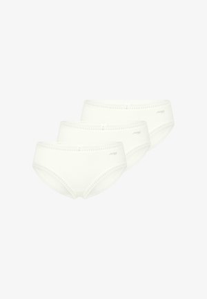 Kolme paria valkoisia puuvillapitaisiä alushousuja, joissa on sileä pinta, pitsireunuksella varustettu vyötärö ja pieni logo vasemmalla puolella.