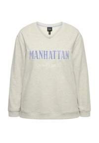 Felpa grigia chiara con scollo a V, con la scritta "MANHATTAN" in blu e "sweetheart" in corsivo bianco. Tessuto morbido, maniche lunghe.