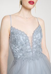 Mascara Roupa de cerimónia - misty blue
